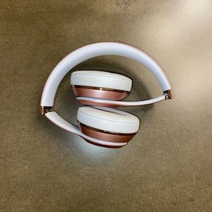 Beats by Dr. Dre Solo3 Wireless Headphones in Rose Gold